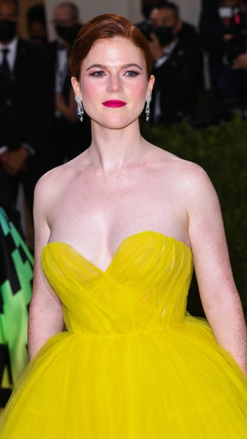 Роуз Лесли (отец — глава абердинширского клана Лесли, предок матери — король Карл II)