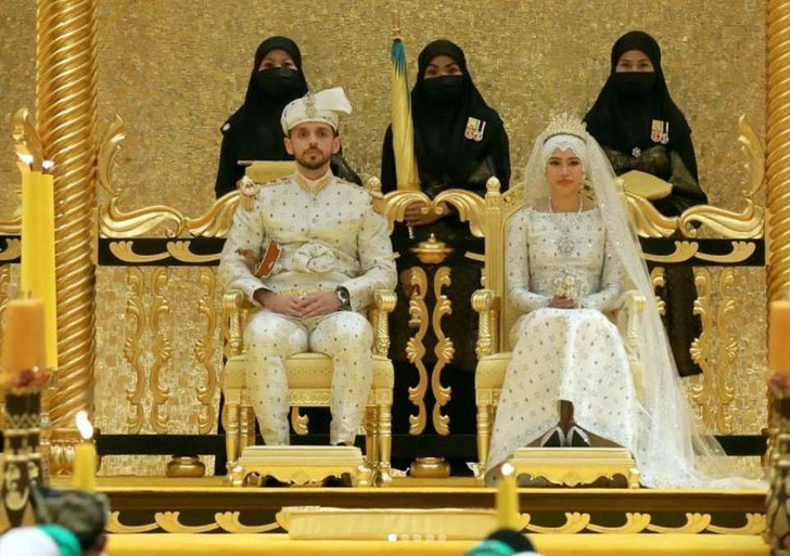 Фото №2 - Дочь султана Брунея вышла замуж в короне своей мачехи