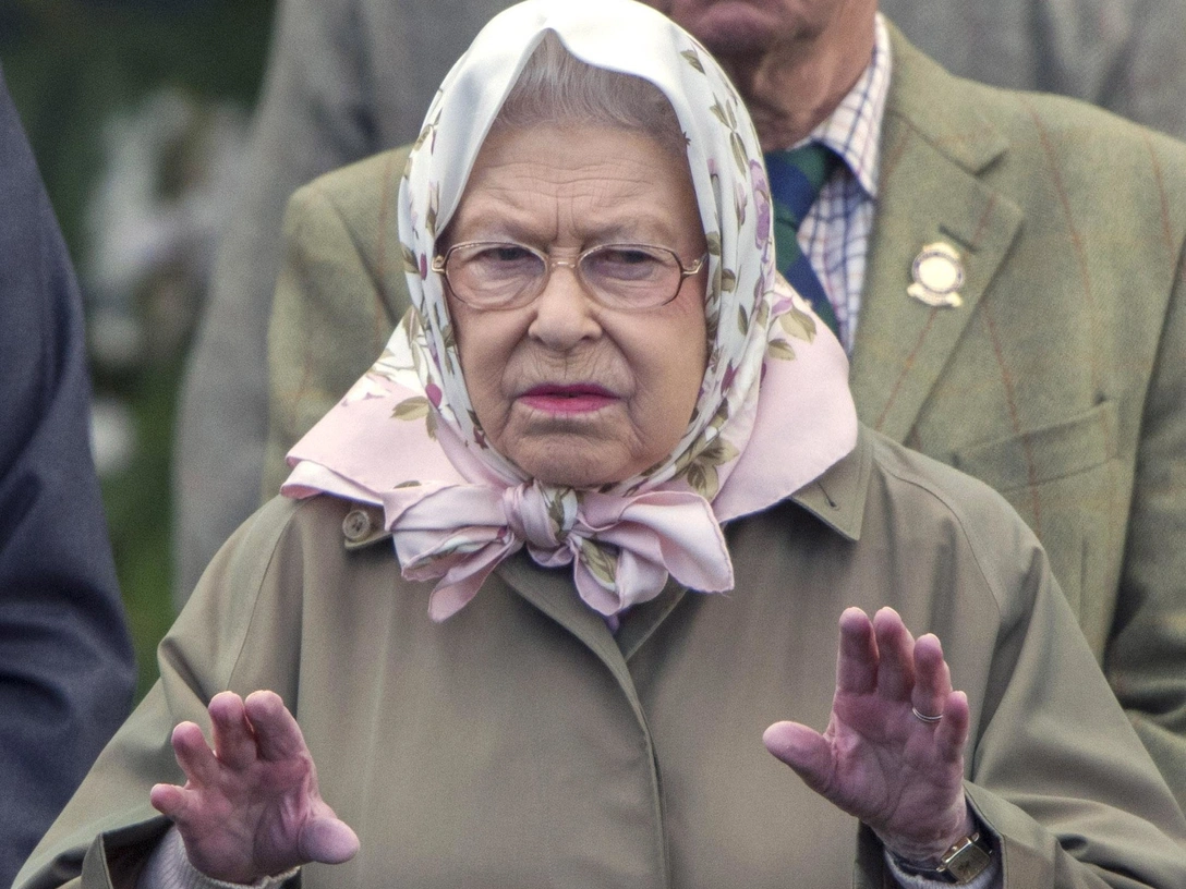 Елизавета II посещает Королевское конное шоу в Виндзоре, 12 мая 2017 | marieclaire.ru