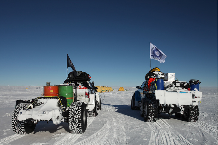Путешествие по Антарктиде на внедорожниках: эти фото помогут охладиться в жару