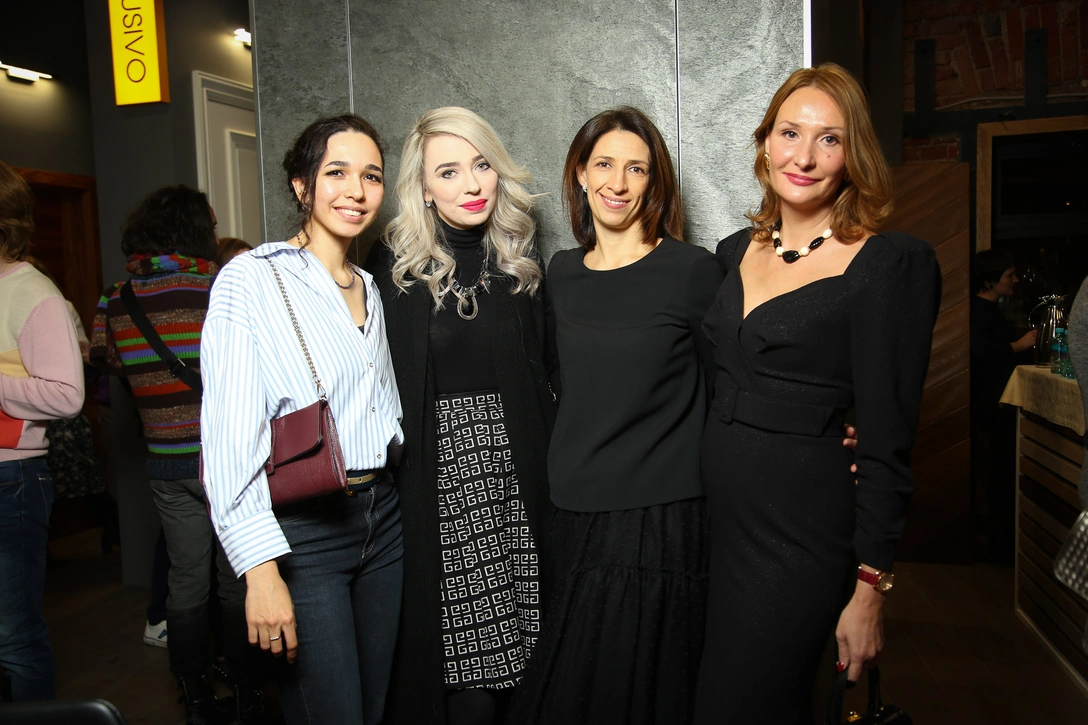 Дженнет Аннамурадова (дизайнер), Дарья Лапошина (Международная Школа Дизайна), Ольга Колесникова и Анна Зуева (дизайнеры). | mcmaison.ru