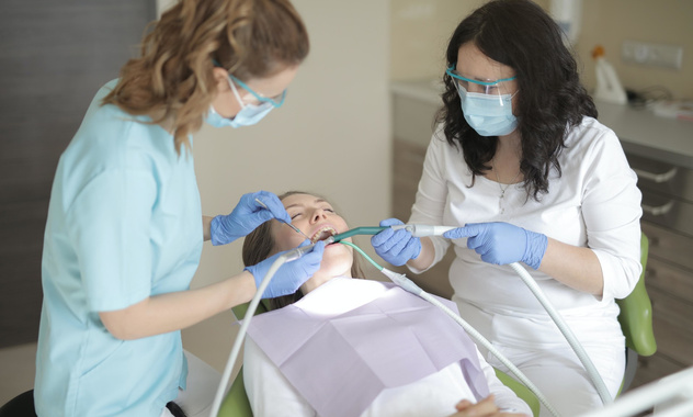 Стоматолог Неустроев рассказал, почему не нужно удалять зубы мудрости