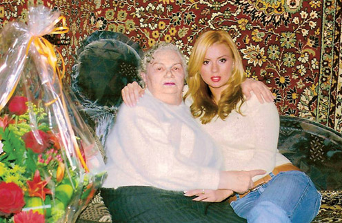 Анна Семенович с бабушкой