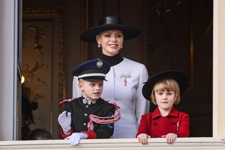 Княгиня Шарлен с сыном Жаком и дочерью Габриеллой