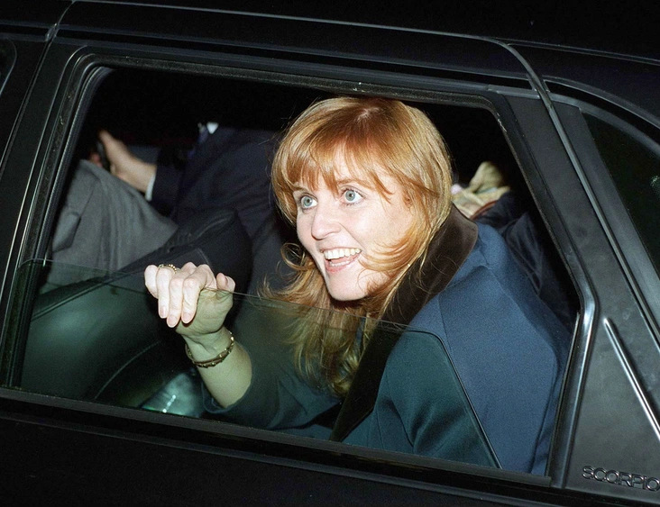 Герцогиня Йоркская после благотворительного концерта Children In Crisis в соборе Святого Правла, 3 декабря 1996