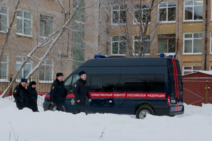 Пятиклассница изрезала лучшую подругу в школьном туалете — не поделили мальчика