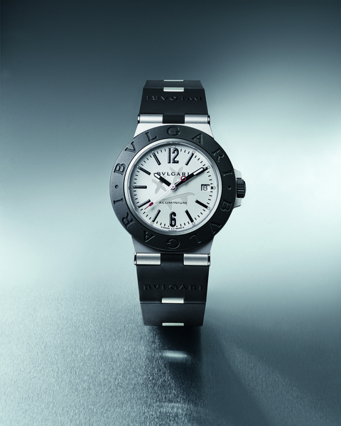 Вспышка в ночи, flash in the night — это все о новых часах Bvlgari, созданных с диджеем Стивом Аоки
