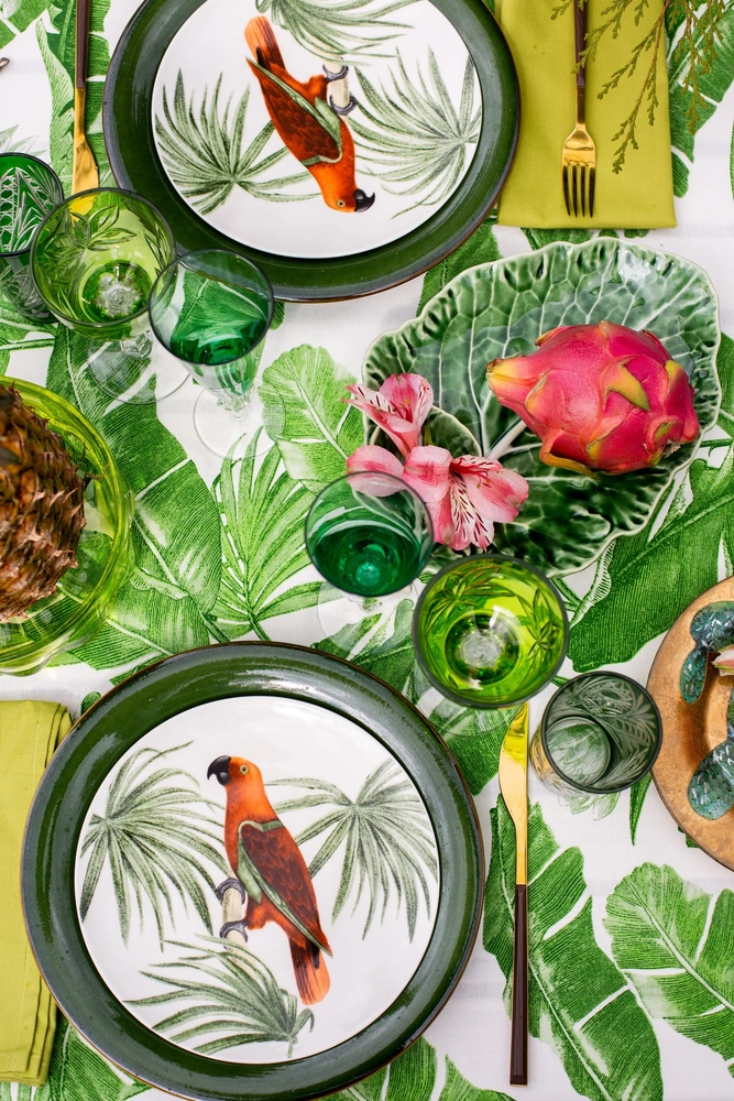 «Используйте цветное стекло. Солнечные лучи, проникая через него, дают неповторимую игру света и тени», — советует дизайнер Анна Муравина. | mcmaison.ru