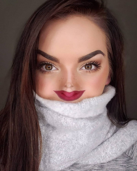 Новый бьюти-тренд: блогеры создают иллюзию кукольного лица с помощью косметики