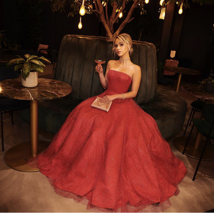 Страстный цвет ночи. Самые роскошные красные платья «Золотого глобуса-2021»