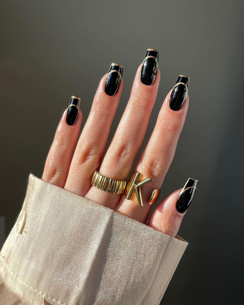 Темный маникюр на зиму 2023: 10 самых модных дизайнов ногтей