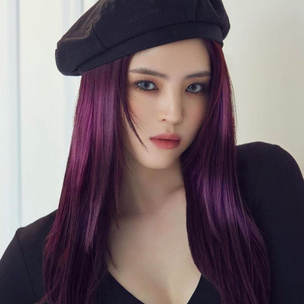 Самое модное окрашивание 2022: Хан Со Хи показала новый фиолетовый цвет волос