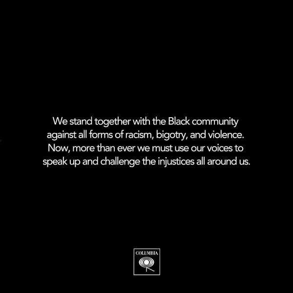 Blackout Tuesday: зачем Лили Рейнхарт, Кей Джей Апа и другие звезды опубликовали черный квадрат в Инстаграме (запрещенная в России экстремистская организация)