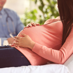 «Верят интернету и слишком самонадеянны»: гинеколог перечислила 9 типичных ошибок беременных