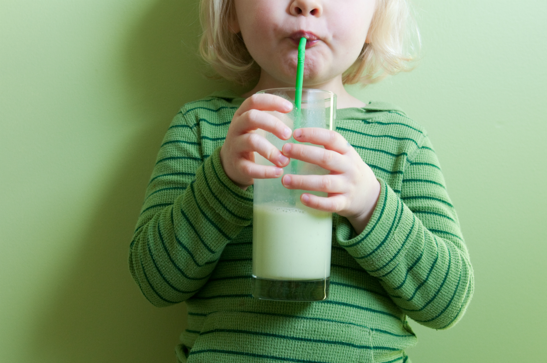 Полезные свойства коровьего молока для детей thumbnail