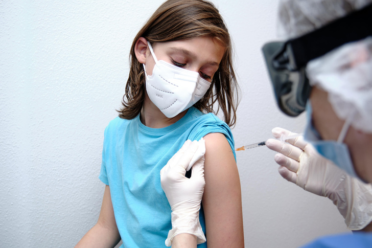 Вопрос спорный: что говорят врачи о резонности вакцинации детей от COVID-19