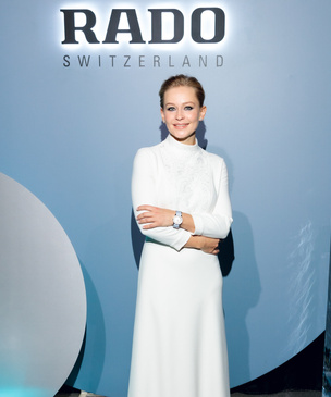 Актриса и космонавтка Юлия Пересильд представила новые часы Rado в главном оттенке следующего года