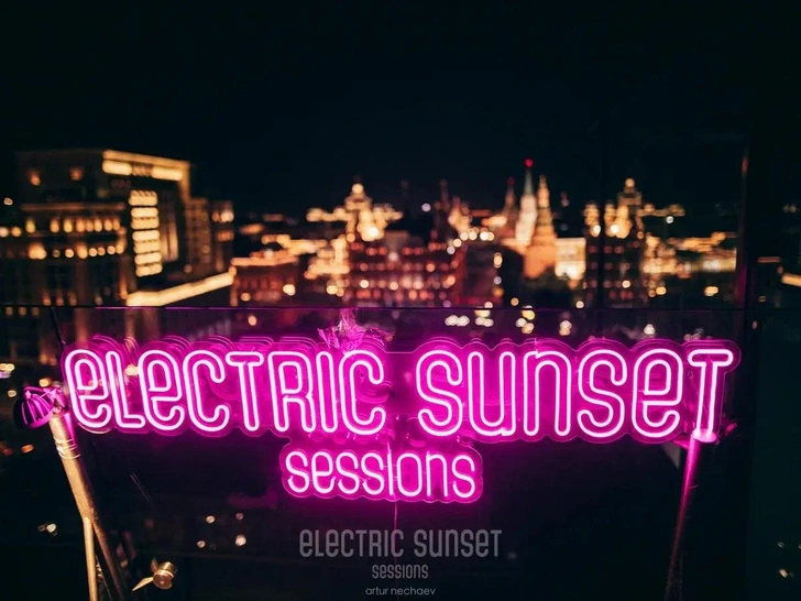 Ужин от шеф-повара Дженнифер Лопес и танцы на высоте: Electric Sunset приглашает встретить лето