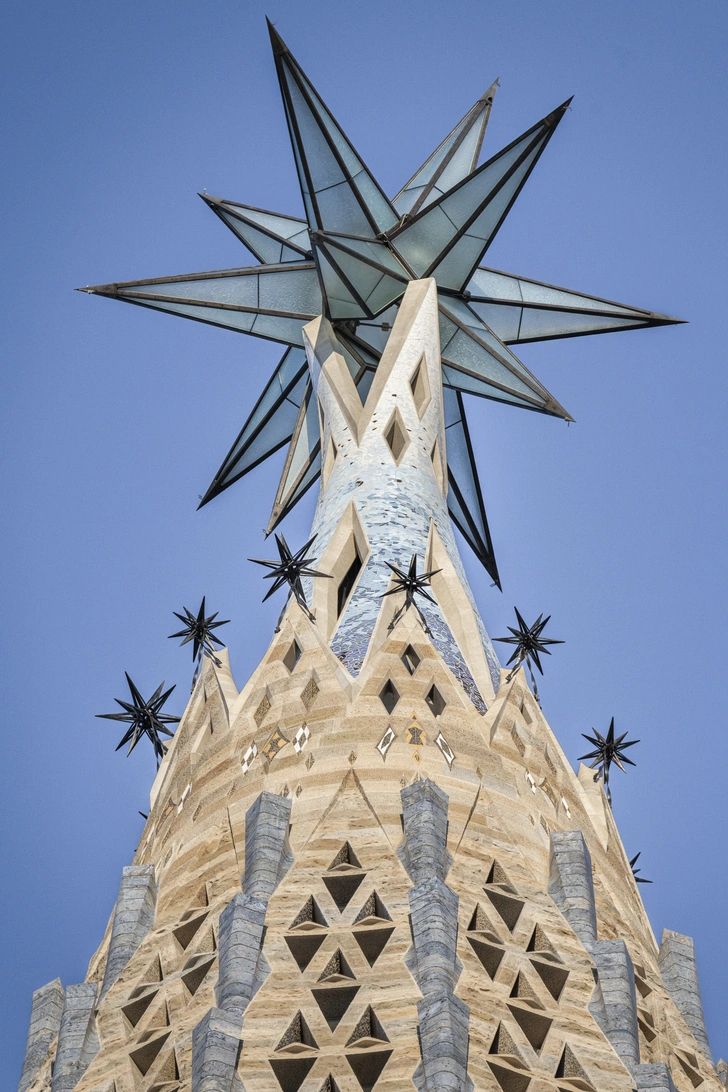 На соборе Sagrada Família в Барселоне зажгли новую звезду