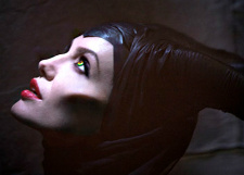 Героиня Анджелины Джоли вдохновила M.A.C на создание новой коллеции