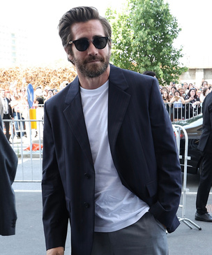 Самый желанный актер Голливуда носит тренировочные брюки на модное шоу Prada