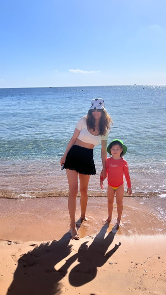 Екатерину Климову на пляжном фото перепутали с ее дочерью