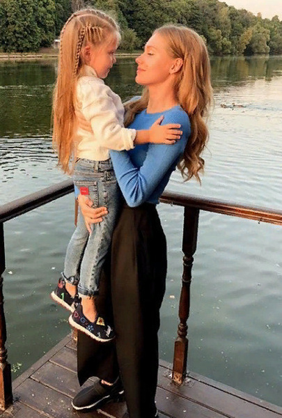 Кристина Асмус с дочерью Анастасией