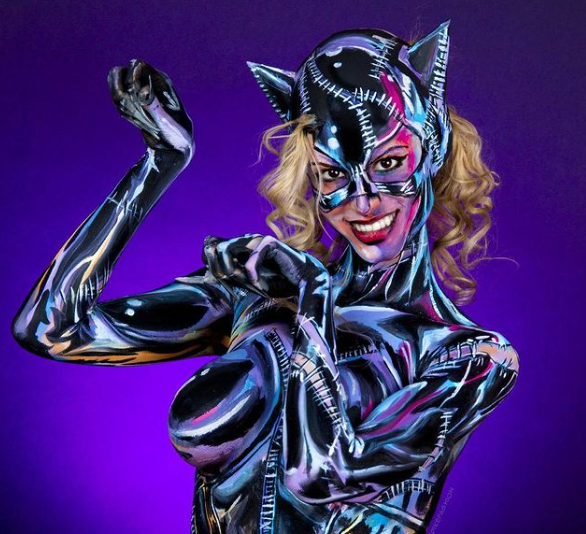 Фото №10 - 10 сексуальных супергероинь, на которых из одежды только боди-арт
