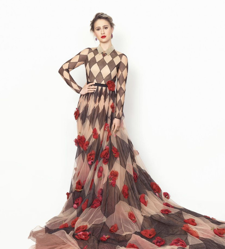 Шах и мат: Мария Бакалова в полупрозрачном платье Dior на премии SAG Awards