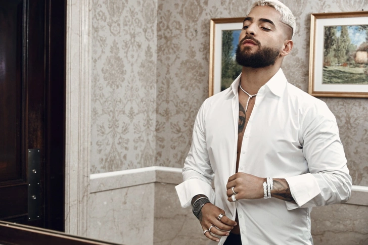 Певец Maluma блистает в украшениях и часах  Bvlgari в новом клипе