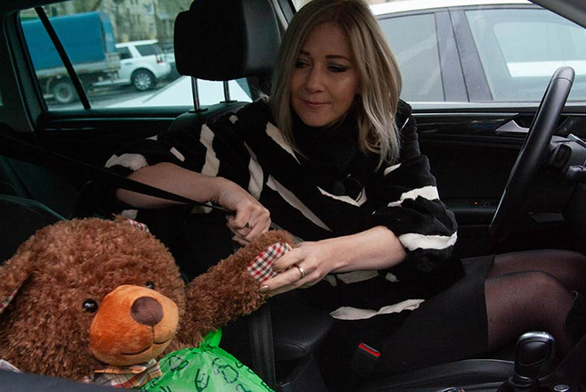 Блондинка, брюнетка и шатенка за рулем Volkswagen Tiguan