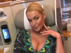 Анастасия Волочкова подарила Бари Алибасову на свадьбу петуха