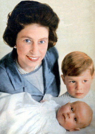 Какой мы запомнили Елизавету II: самые редкие и трогательные фото британской королевы