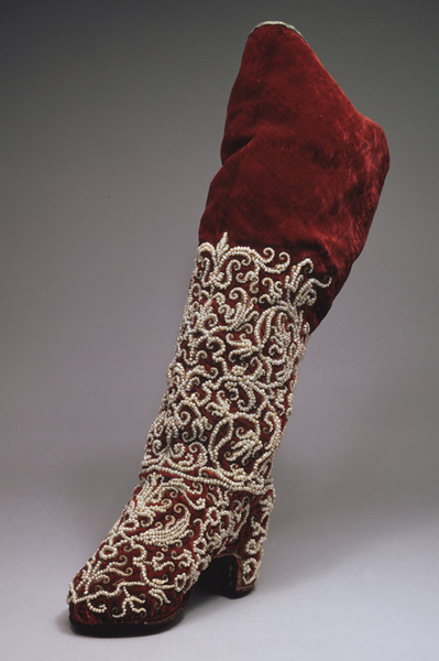 Женские сапожки, декорированные жемчугом, вторая половина XVII века