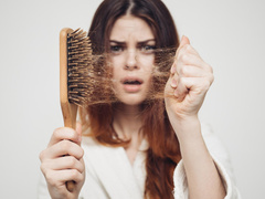 5 привычек, из-за которых у вас выпадают волосы