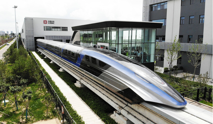 В Китае представили поезд, способный разогнаться до 600 км/ч