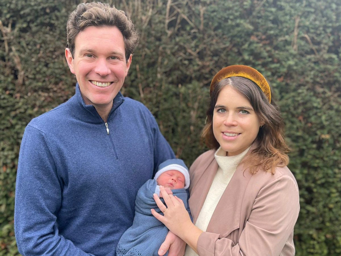 Джек Бруксбэнк и принцесса Евгения с новорожденным Августом Филиппом, 20 февраля 2021 | marieclaire.ru