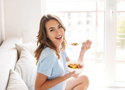 Меню молодости: 8 неочевидных и очень вкусных продуктов, которые замедляют старение