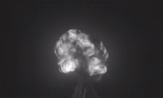Взрыв самой первой атомной бомбы (отреставрированное видео)
