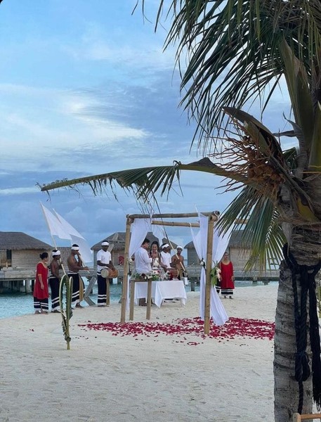 Собчак о фейковой свадьбе Таюрской с Джараховым: «Это гнилой пиар, как свадьба на Мальдивах у Бузовой»