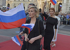 Полина Гагарина и другие звезды на открытии «Евровидения»