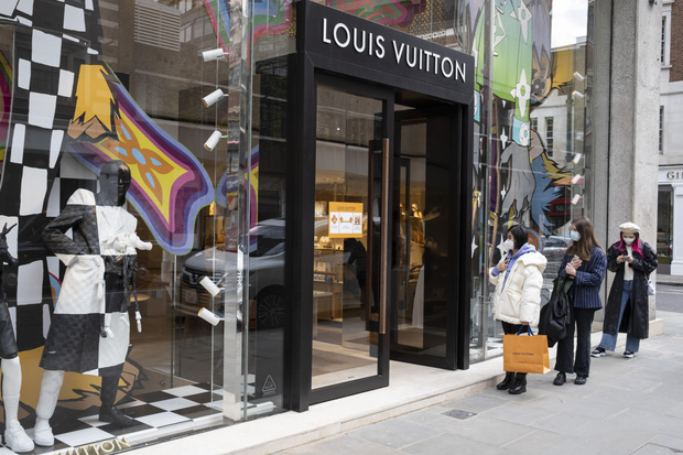 Фото №1 - А где Анапа? Louis Vuitton представил самую российскую сумку