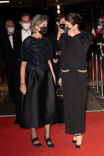 Принцессы Монако с рождения носят Chanel. Шарлотта Казираги подчеркивает это особенно элегантно