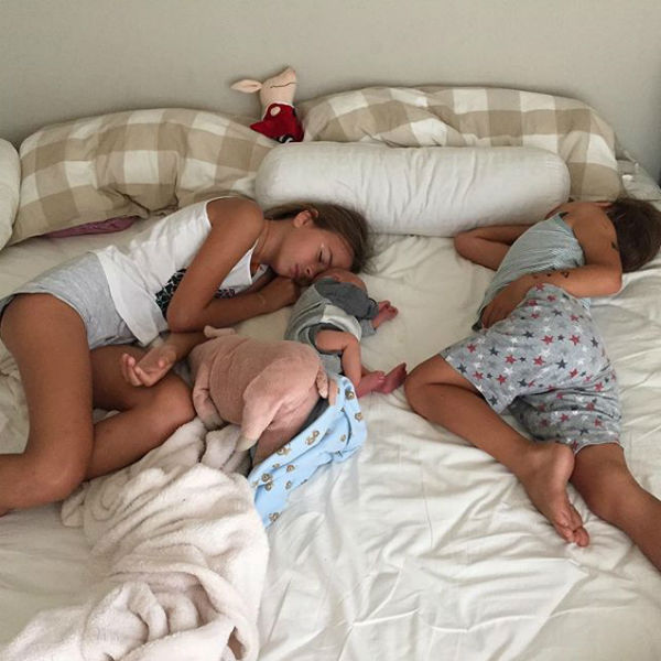 Теперь так выглядит идеальное утро мамы троих детей
