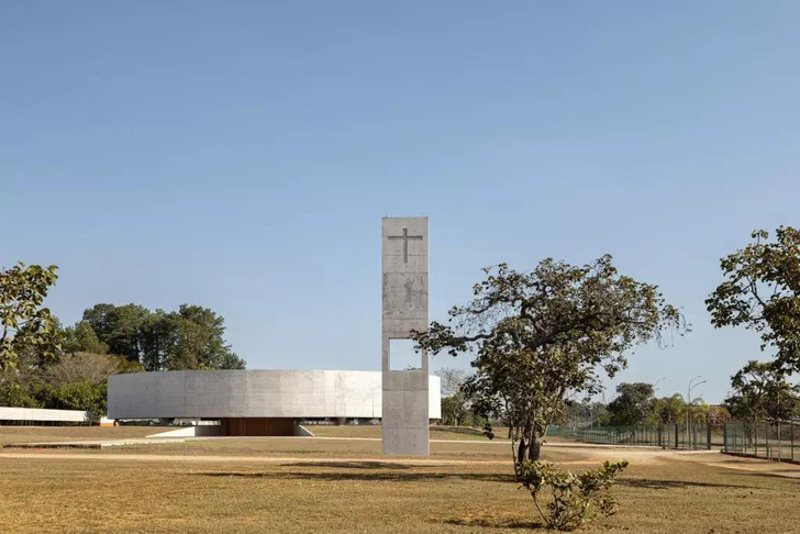 Церковь из бетона в Бразилии