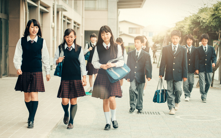 От шорт до халата: как выглядит школьная форма в разных странах