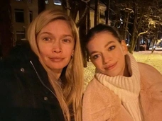 «Цыпленок превратился в девушку»: Брежнева показала архивные кадры с младшей дочерью на ее 13-летие
