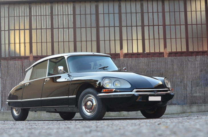 Такой же Citroen DS 23 был у Майи Плисецкой