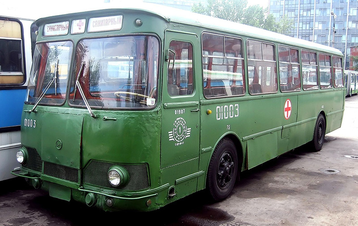 Самый массовый в СССР автобус, ЛиАЗ-677, в санитарном исполнении