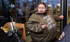 270-килограммовый Лука Сафронов приковал себя наручниками к двери McDonald’s в знак протеста